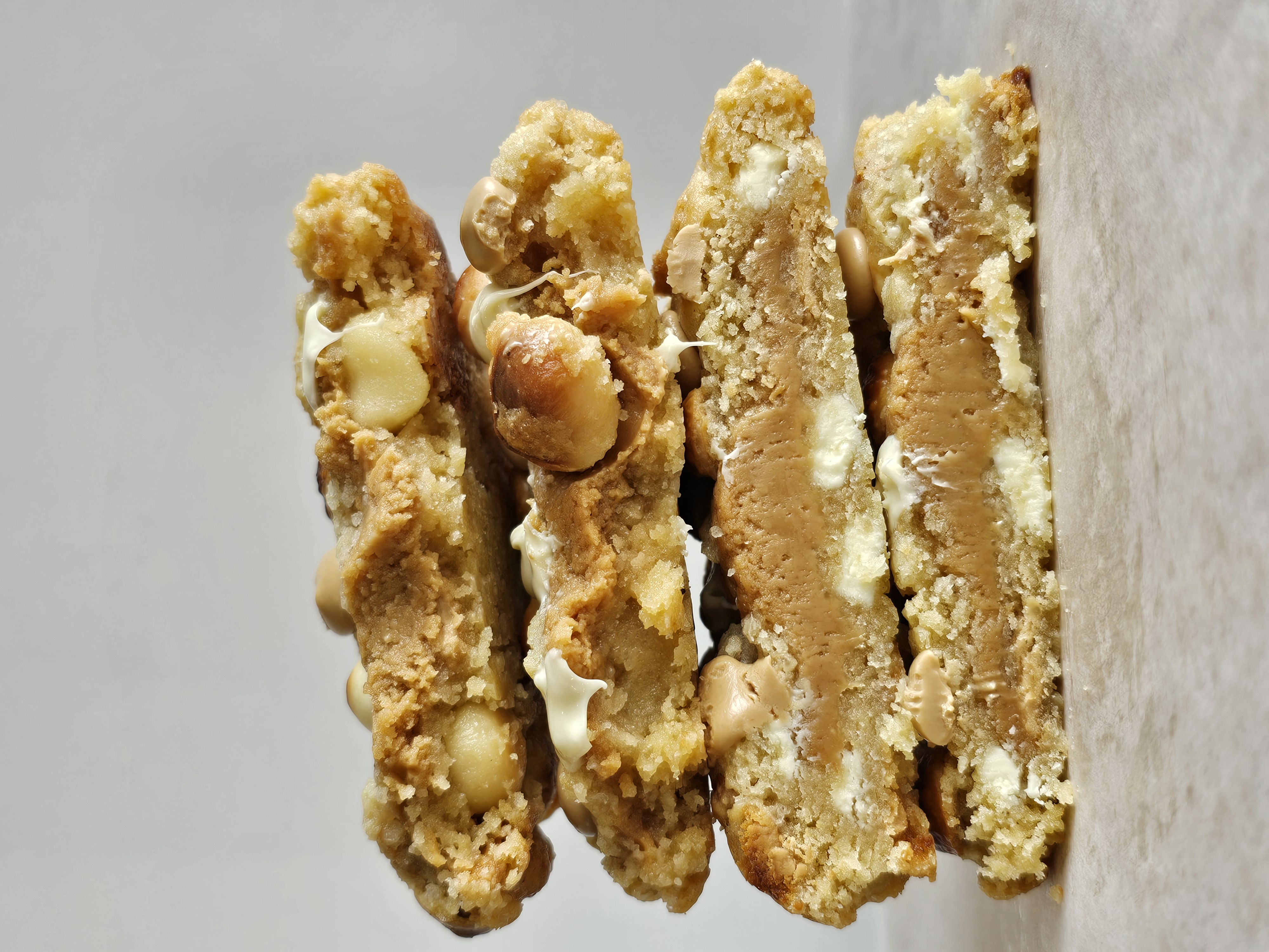 Cookie de Macadâmia com recheio de chocolate Gold